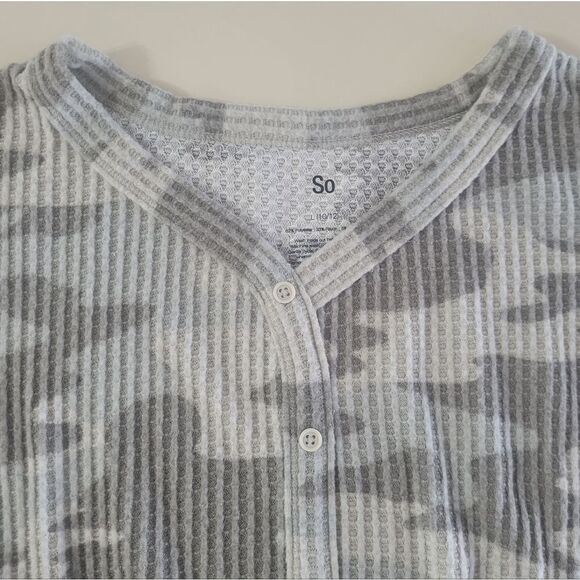 SO Gray Camo Button-Front Brushed Waffle-knit Pullover Top - Picture 7 of 11